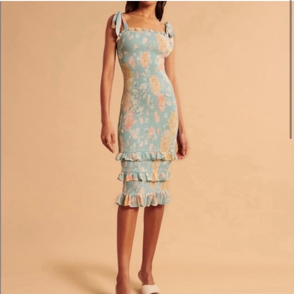 Abercrombie & Fitch Tiered Smocked Floral Midi Dress *Worn once!* size XS